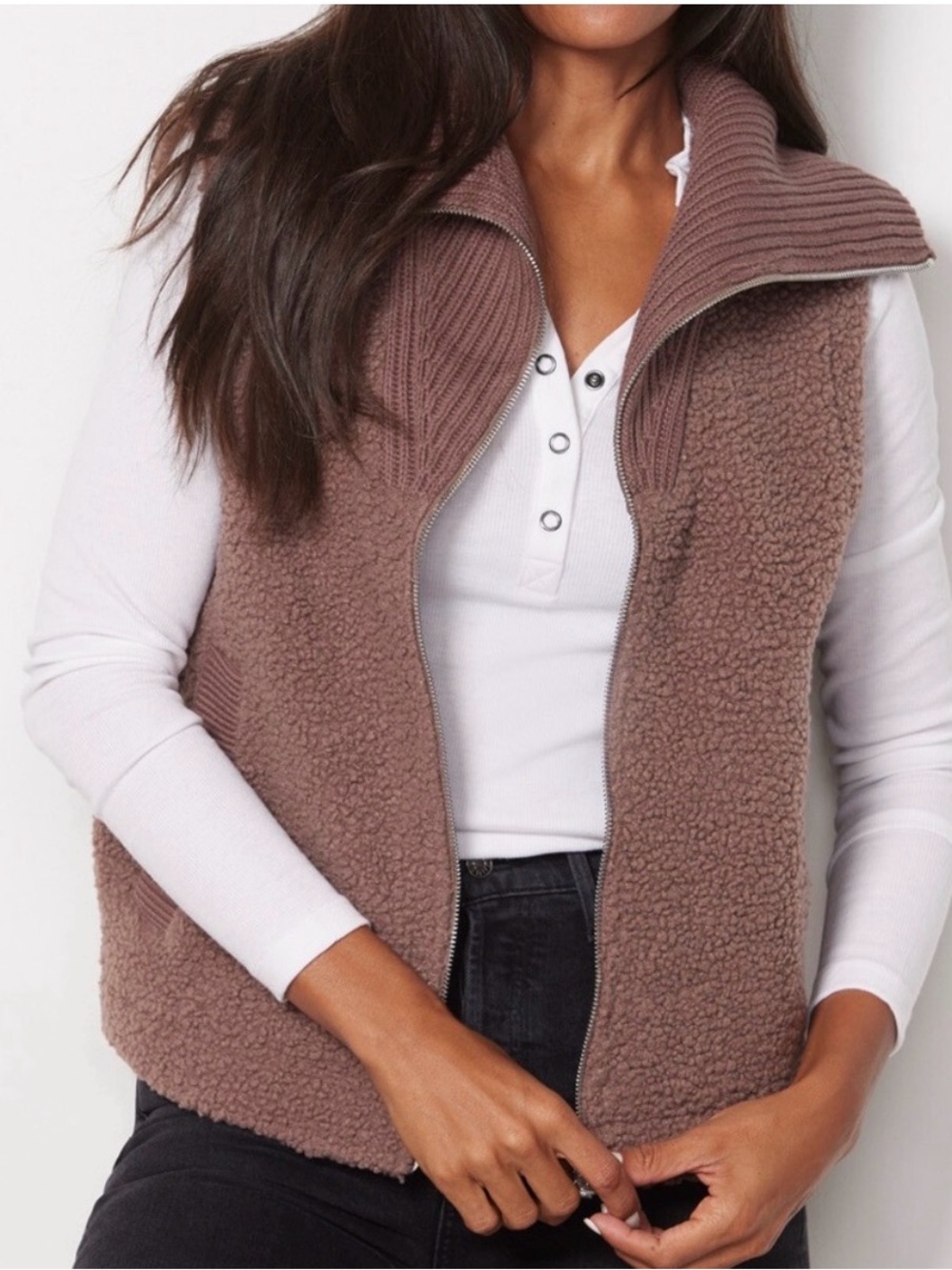 Like new worn once Varley aspen gilet in Sherpa boucle